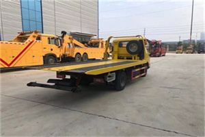 刚察非事故拖车